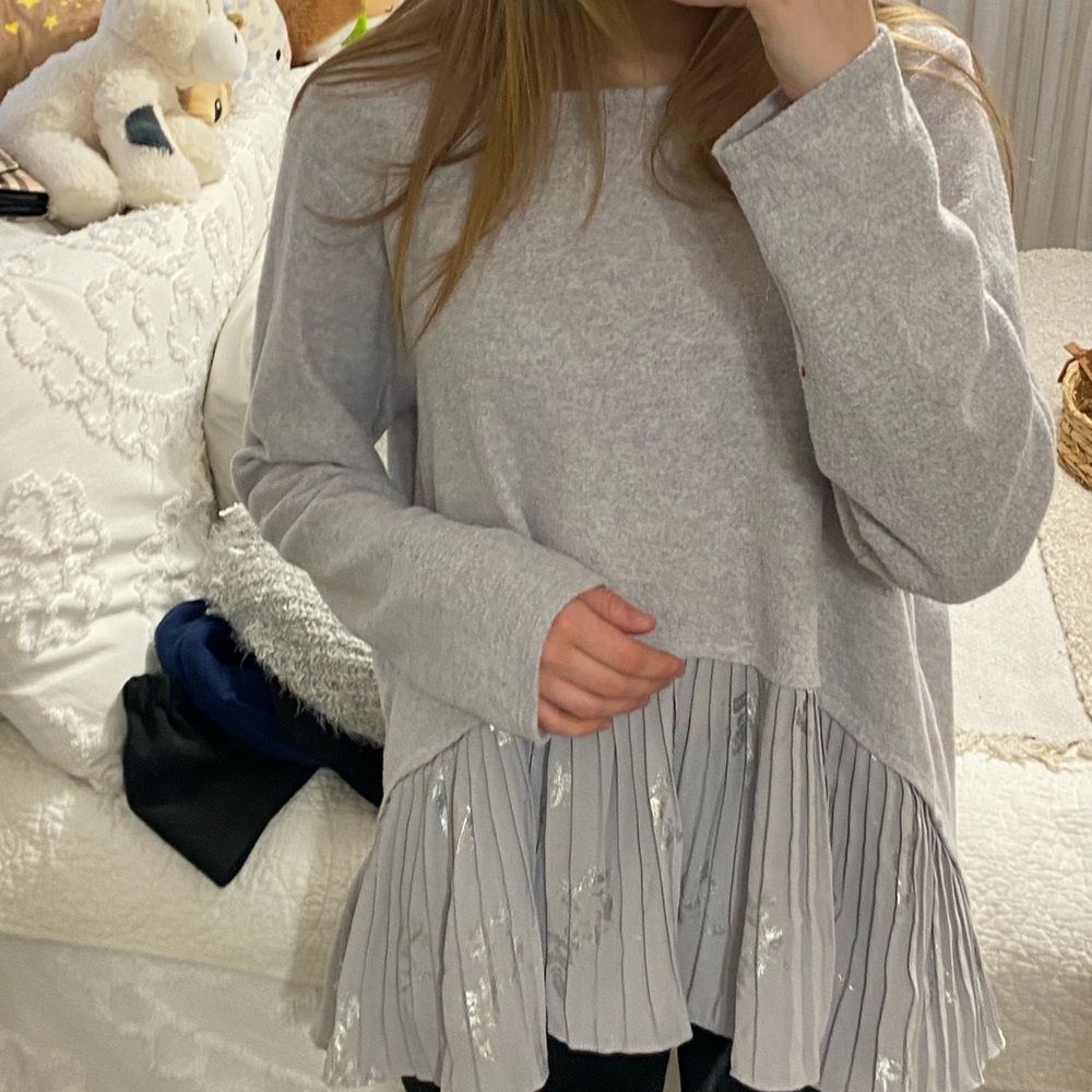 long sleeve grey top